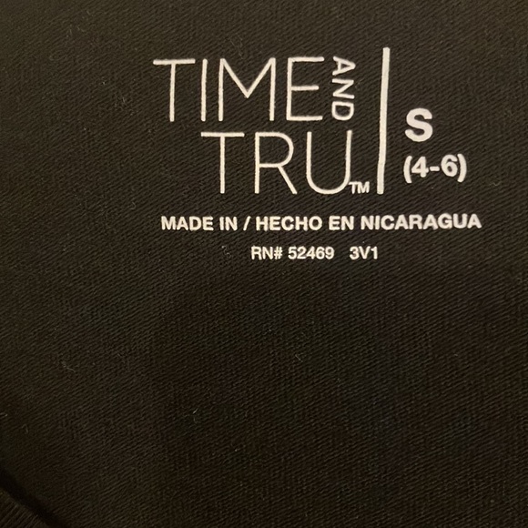 #117 - 2 Women’s Time and Tru Short Sleeve Relaxed Fit T-Shirts - S (4-6) - Picture 2 of 3